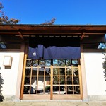 瞬 - 暖簾が掛かった門