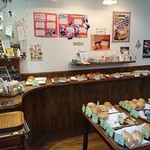 エフラボ - イートインスペースもある店内(^-^)/