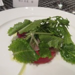 リストランテ カノビアーノ - サラダには糸島野菜に寒ブリがカルパッチョととして添えられてました。
            