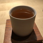 TTOAHISU - スペシャリテの「Wコンソメ」・・豚足やあご出汁など数種類の食材を使用され、それぞれの旨みを感じる品。