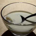 TTOAHISU - 下に「珈琲ムース」「カラスミ」「ナッツ」などが入り、食感お味ともに秀逸。