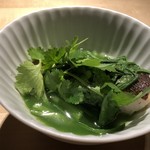 TTOAHISU - ◆銀鱈、春菊、パクチ、七味・・お出汁でお味付されていますので、パクチ以外はほぼ和のお料理。 脂ののった銀鱈の味わいがよく、優しいお味付の出汁が銀鱈の味わいを邪魔せず七味の軽い刺激がアクセントになり、 好みのテイスト。