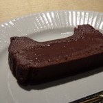 TTOAHISU - 定番の「ガトーショコラ」、いつもながらに美味しい。
