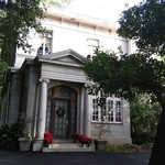 ヴィラ・デル・ソル - 木々に覆われた南葵文庫