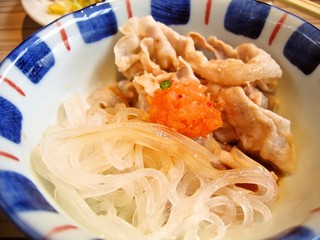 Gimbutatei - しゃぶしゃぶ食べ放題「豆乳スープに投入したお肉やマロニー」もみじおろしで食べました＾＾ｖ