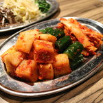 焼肉 ジャンボ - キムチ盛り合わせ