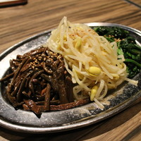 焼肉 ジャンボ はなれ - ナムル盛り合わせ