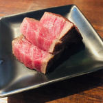 肉山 - 赤牛外モモ肉