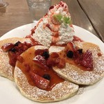 Hawaiian Pancake Factory - Wベリーミックスパンケーキ 1036円(税込)