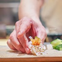 天寿し 京町店 - 赤烏賊、 雲丹、 飛び魚の卵、 北新地「カハラ」の錦胡麻