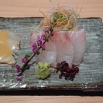 神楽坂 二三 - 天然真鯛（大分）と蝦夷鮑酢味噌がけ