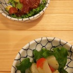 食なごみ酒 ダイニングF - マグロアボカド醤油と、ホタテとトマト