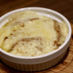 餃子とスパークリング バブルス - グラタン餃子