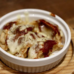 餃子とスパークリング バブルス - ピザ餃子