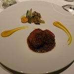 オルタシア - 妻のメイン（２）和牛の網焼き、季節の野菜添えです。