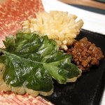 懐石カフェ 蛙吉 - 11年9月　菊花揚げ鶏味噌添え