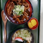 Marutaya - どて丼ミニきしめん付 600円。どてもご飯の量も半端ない!きしめんもミニじゃないし！!　でも美味しかった。