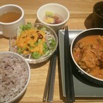 丸の内 タニタ食堂 - 手作りロールキャベツ
ケイジャントマト煮込みセット
