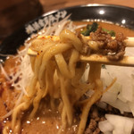 横浜家系ラーメン 丸岡商店 - 麺リフト