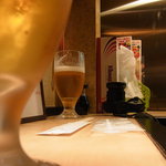 割烹くずし 徳多和良 - 右奥カウンター　ここだけはプライベートが確保されているような気になる。