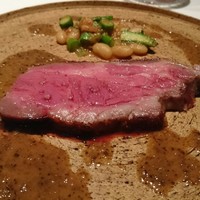 カンテサンス - 仏、バスク地方の豚　白いんげん、アスパラ、ネパールの香辛料を使って