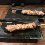 なごみや - せせり。
      またしても塩とタレで。
      今日注文した3つの中では、せせりが一番良かったナ。