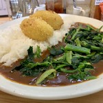 curly83 - クリームコロッケカレー大盛り ほうれん草トッピング  これにサラダが付きます