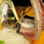 九州 熱中屋 - 頭、かま、中骨は高温で揚げて骨煎餅に