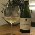 白ワイン：ブルゴーニュ ブラン／フランソワ ダレン2016（フランス ブルゴーニュ）1,360円。