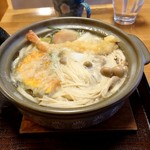 うどん 太三郎 - 蓋を取ったばかり、ぐつぐつ煮えています！