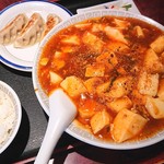 中華レストラン上海 - 汁なしマーボー麺750円＋餃子セット250円　2018.12
