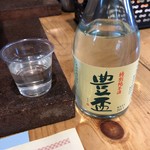 Hachishoku Senta - 青森のお酒。豊盃です。口当たりが良くて、つい呑み過ぎしそうな、美味しいお酒で貝類に合います。