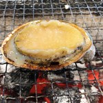 八食センター - トドメの鮑‼︎小振りながら、海の香りいっぱい感じる、美味しい鮑でした。1個/￥600