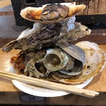 八食センター - 貝類の残骸、わぁおっ、まるで貝殻タワーやぁ〜。