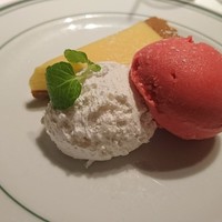 ウルフギャング・ステーキハウス 丸の内店 - チーズケーキとカシスシャーベット