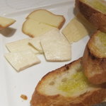 トラットリア・イタリア - ガーリックトーストにチーズ