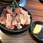 曽根崎酒場　情熱ホルモン - ハナハナと鶏モモ塩