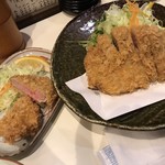 とん太 - ひれかつの絶妙な揚げかた。口の中で肉の旨味が広がります。