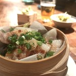 蒸し豚の香味ソース 390円。