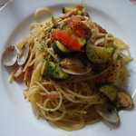 あさりとズッキーニの塩味パスタ”ボンゴレ・ビアンコ”