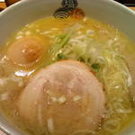 塩ラーメン白湯（大人の燻製玉子入り）