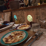 フォカッチャディレッコ500 - フォカッチャディレッコ。薄く延ばした生地に、ストラッキーノチーズを挟んで、オーブンで焼き上げます。ワインが進みます。