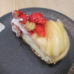 カフェコムサ - 新潟県産「ル レクチェ」洋梨といちごのケーキ