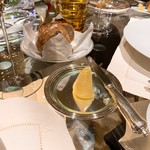 ロオジエ - ライ麦パンと空輸されるバター