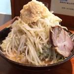 ラーメン梅 - 太麺ラーメン(野菜増し、ニンニク増し)