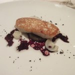 フレンチレストラン ル・シャンドール - 魚のポワレとごぼうのラグー、ソースは赤ワイン風味のビネグレットソースです。
