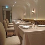 フレンチレストラン ル・シャンドール - 地下に移転されてもレストランの重厚さは変わらず気品のある造りになってます。
