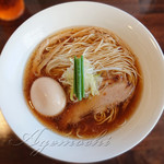 輪虎 - 鶏煮干し醤油ラーメン+味玉