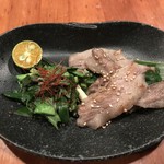 森の賢者 - 葉ニンニクの炒め 豚トロ添え シークァーサー