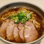 IOrI - 醤油ラーメンにチャーシュートッピング